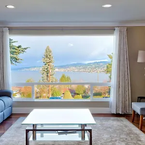 Mid-century W/ Lakefront Views! Holiday home Seattle